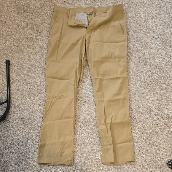 Eddie Bauer Men's Khaki Chinos - Picture 1 of 3